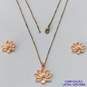 CONJUNTO NO BRUTO PRONTO PARA O BANHO (CRIS)  (CX.127) CONJUNTO COM CORRENTE VENEZIANA 45CM COM BRINCOS DE PINO FLOR COM ZIRCÔNIA CRISTAL 13MM E PINGENTE FLOR COM ZIRCÔNIA 19MM - PESO TOTAL 4,3GR - COMPOSIÇÃO: LATÃO / ZIRCÔNIA - BRU15031