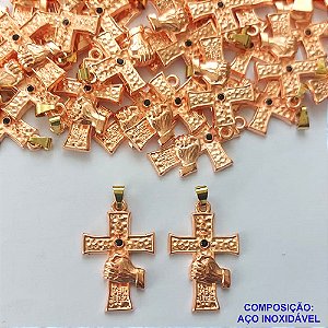 PINGENTE NO BRUTO PRONTO PARA O BANHO(CX128) (CRIS) PINGENTE CRUCIFIXO COM ZIRCÔNIA NEGRA 21X32MM - PESO TOTAL 2,8GR - COMPOSIÇÃO: LATÃO / ZIRCÔNIA - BRU15033