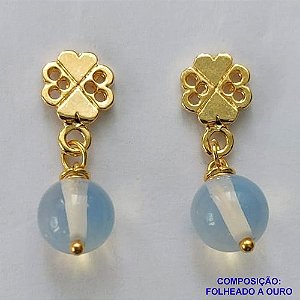 BRINCO FOLHEADO A OURO - BANHADO COM 5 MILÉSIMOS + VERNIZ DIAMOND -  BRINCO DE PINO BASE DESENHADA TREVO COM PEDRA OPALA 30MM - OURO317