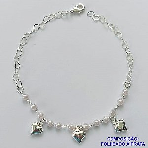 PULSEIRA FOLHEADA A PRATA COM 50 MILÉSIMOS + VERNIZ DIAMOND - PULSEIRA CORRENTE CORAÇÃO COM PÉROLAS E CORAÇÃO LISO - TAMANHO: 19CM E  FECHO LAGOSTA PRA483