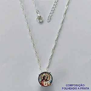 GARGANTILHA FOLHEADA A PRATA COM 50 MILÉSIMOS + VERNIZ DIAMOND - GARGANTILHA CORRENTE SINGAPURA 45CM PINGENTE RESINA COM IMAGEM DE JESUS CRISTO 10MM - FECHO LAGOSTA + EXTENSOR PRA486