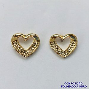 BRINCO FOLHEADO A OURO - BANHADO COM 5 MILÉSIMOS + VERNIZ DIAMOND(BRD9002) -  BRINCO DE PINO CORAÇÃO 13MM - OURO333