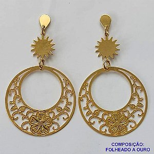 BRINCO FOLHEADO A OURO - BANHADO COM 5 MILÉSIMOS + VERNIZ DIAMOND - BRINCO DE PINO LISO E CÍRCULO VAZADOS DESENHADO 32MM - OURO348