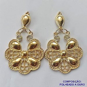 BRINCO FOLHEADO A OURO - BANHADO COM 5 MILÉSIMOS + VERNIZ DIAMOND - BRINCO DE PINO E DESENHADA 33MM - OURO346