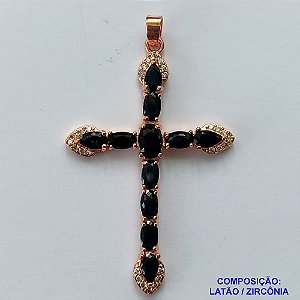 PINGENTE NO BRUTO PRONTO PARA O BANHO - (CX37) PINGENTE CRUCIFIXO CRAVEJADO EM MICROS ZIRCÔNIAS CRISTAIS E ZIRCÔNIAS NEGRAS -  COMPOSIÇÃO: LATÃO / ZIRCÔNIA - TAMANHO 29X44MM - PESO TOTAL 2,4GR - BRU15069