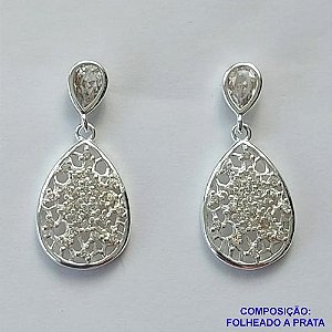 BRINCO FOLHEADA A PRATA COM 50 MILÉSIMOS + VERNIZ DIAMOND - BRINCO DE PINO BASE COM ZIRCÔNIA E GOTA VAZADA 12MM PRA492