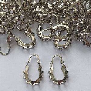 BRINCO NO BRUTO PRONTO PARA O BANHO(CX128) - BRINCO DE ARGOLA OVAL DETALHES VAZADO 6X15MM - PESO 1,6GR - COMPOSIÇÃO: 100% LATÃO - BRU15109