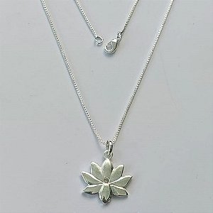 GARGANTILHA FOLHEADA A PRATA COM 50 MILÉSIMOS + VERNIZ DIAMOND - GARGANTILHA CORRENTE VENEZIANA 45CM PINGENTE FLOR 17MM COM ZIRCÔNIA CRISTAL - FECHO LAGOSTA PRA505