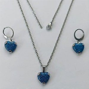 CONJUNTO EM AÇO INOXIDÁVEL - (AÇO03)- (CX.75)  CONJUNTO COM CORRENTE 50CM E BRINCOS ARGOLINHA DE PRESSÃO COM PINGENTES CORAÇÃO EM CRISTAL COM GLITTER AZUL ESCURO 12MM - COMPOSIÇÃO: AÇO INOXIDÁVEL - AÇO2083
