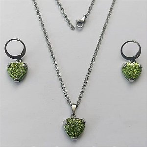 CONJUNTO EM AÇO INOXIDÁVEL - (AÇO03) - (CX.75)  CONJUNTO COM CORRENTE 50CM E BRINCOS ARGOLINHA DE PRESSÃO COM PINGENTES CORAÇÃO EM CRISTAL COM GLITTER VERDE 12MM - COMPOSIÇÃO: AÇO INOXIDÁVEL - AÇO2086