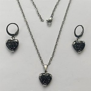 CONJUNTO EM AÇO INOXIDÁVEL - (AÇO03) - (CX.75)  CONJUNTO COM CORRENTE 50CM E BRINCOS ARGOLINHA DE PRESSÃO COM PINGENTES CORAÇÃO EM CRISTAL COM GLITTER PRETO 12MM - COMPOSIÇÃO: AÇO INOXIDÁVEL - AÇO2091