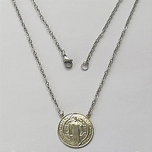 GARGANTILHA EM AÇO INOXIDÁVEL - (AÇO03C) - (CX.75)  GARGANTILHA COM CORRENTE 50CM E PINGENTE SÃO BENTO 19MM - COMPOSIÇÃO: AÇO INOXIDÁVEL - AÇO2099
