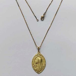 GARGANTILHA NO BRUTO PRONTA PARA O BANHO - (3.1621) GARGANTILHA COM CORRENTE VENEZIANA 45CM E PINGENTE OVAL AVE MARIA 18X28MM - PESO: 2,3GR - COMPOSIÇÃO: 100% LATÃO - BRU15310