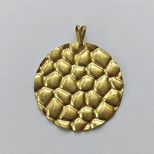 PINGENTE NO BRUTO PRONTO PARA O BANHO - (E3176) PINGENTE REDONDO MARTELADO 29MM - PESO: 2,6GR - COMPOSIÇÃO: 100% LATÃO - BRU15320
