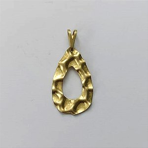 PINGENTE NO BRUTO PRONTO PARA O BANHO - (E3194) PINGENTE GOTA VAZADA MARTELADA 23MM - PESO: 0,8GR - COMPOSIÇÃO: 100% LATÃO - BRU15327