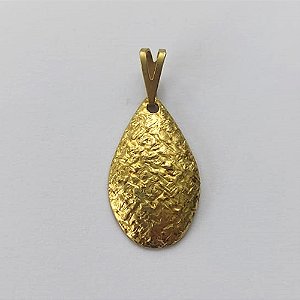 PINGENTE NO BRUTO PRONTO PARA O BANHO - (V1812) PINGENTE GOTA MARTELADA 19MM - PESO: 0,6GR - COMPOSIÇÃO: 100% LATÃO - BRU15328