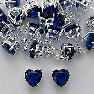 BRINCO FOLHEADA A PRATA COM 50 MILÉSIMOS + VERNIZ DIAMOND - BRINCOS DE PINO COM BASE EM ALTA FUSÃO E PEDRA EM ZIRCÔNIA CORAÇÃO AZUL 10X10MM -PRA510