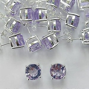 BRINCO FOLHEADA A PRATA COM 50 MILÉSIMOS + VERNIZ DIAMOND - BRINCOS DE PINO COM BASE EM ALTA FUSÃO E PEDRA EM ZIRCÔNIA REDONDA ROXA 10X10MM -PRA522