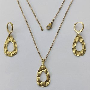 CONJUNTO NO BRUTO PRONTO PARA O BANHO - (E3194) CONJUNTO COM CORRENTE CADEADO 45CM COM BRINCOS ARGOLINHA DE PRESSÃO E PINGENTES GOTA MARTELADA VAZADA 25MM - PESO: 3,1GR - COMPOSIÇÃO: 100% LATÃO - BRU15337