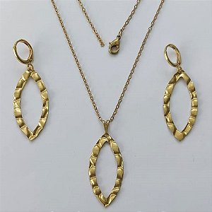 CONJUNTO NO BRUTO PRONTO PARA O BANHO - (E3204) CONJUNTO COM CORRENTE CADEADO 45CM COM BRINCOS ARGOLINHA DE PRESSÃO E PINGENTES OVAL VAZADA MARTELADA 34MM - PESO: 4,2GR - COMPOSIÇÃO: 100% LATÃO - BRU15347