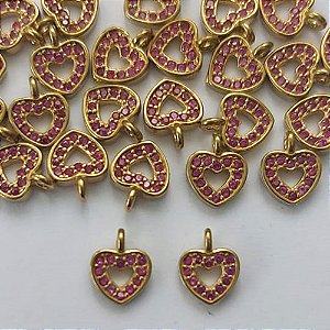 ACESSÓRIO NO BRUTO PRONTO PARA O BANHO - (PX000635 C503) PINGENTE PARA FIO DE NYLON - CORAÇÃO VAZADO CRAVEJADO EM MICROS ZIRCÔNIAS ROSAS 8MM - PESO TOTAL 0,3GR - BRU0003108