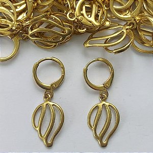 BRINCO NO BRUTO PRONTO PARA O BANHO -  (CX.134)  (V3202) BRINCO ARGOLINHA DE PRESSÃO COM PINGENTE ASA VAZADA 19MM - PESO: 1,7GR - COMPOSIÇÃO: 100% LATÃO - BRU15362