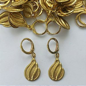 BRINCO NO BRUTO PRONTO PARA O BANHO - (CX.134)  (V3136) BRINCO ARGOLINHA DE PRESSÃO COM PINGENTE ASA TRABALHADA 18MM - PESO: 1,8GR - COMPOSIÇÃO: 100% LATÃO - BRU15389