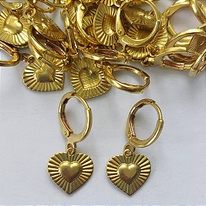 BRINCO NO BRUTO PRONTO PARA O BANHO - (5554) BRINCO ARGOLINHA DE PRESSÃO COM PINGENTE CORAÇÃO 10MM - PESO: 1,5GR - COMPOSIÇÃO: 100% LATÃO - BRU15393