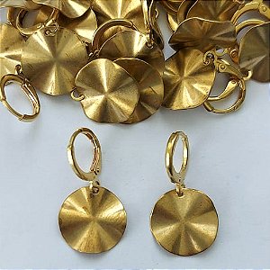 BRINCO NO BRUTO PRONTO PARA O BANHO -  (CX.134) (E1866) BRINCO ARGOLINHA DE PRESSÃO COM PINGENTE REDONDO MARTELADO 15MM - PESO: 2GR - COMPOSIÇÃO: 100% LATÃO - BRU15396