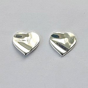 BRINCO FOLHEADA A PRATA COM 50 MILÉSIMOS + VERNIZ DIAMOND - BRINCOS DE PINO CORAÇÃO MAFRTELADO 10MM -PRA548