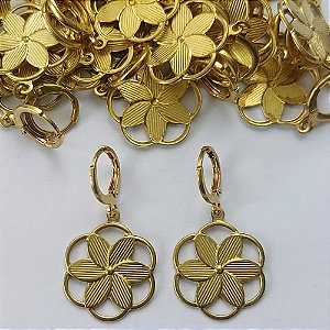 BRINCO NO BRUTO PRONTO PARA O BANHO(CX02) - (E3155) BRINCO ARGOLINHA DE PRESSÃO COM PINGENTE FLOR GRANDE 18MM - PESO: 2,8GR - COMPOSIÇÃO: 100% LATÃO - BRU15418