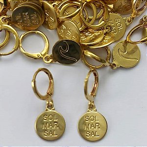 BRINCO NO BRUTO PRONTO PARA O BANHO(CX02) - (4679) BRINCO ARGOLINHA DE PRESSÃO COM PINGENTE REDONDO SOL MAR SAL 10MM - PESO: 2,1GR - COMPOSIÇÃO: 100% LATÃO - BRU15419