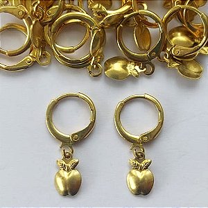 BRINCO NO BRUTO PRONTO PARA O BANHO(CX02) - (E2448) BRINCO ARGOLINHA DE PRESSÃO COM PINGENTE MAÇÃ 10MM - PESO: 0,8GR - COMPOSIÇÃO: 100% LATÃO - BRU15429