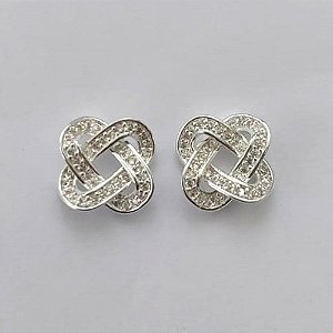 BRINCO FOLHEADA A PRATA COM 50 MILÉSIMOS + VERNIZ DIAMOND -  BRINCOS DE PINO TRANÇADOS COM MICRO ZIRCÔNIAS 10MM -PRA553