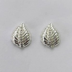 BRINCO FOLHEADA A PRATA COM 50 MILÉSIMOS + VERNIZ DIAMOND -  BRINCOS DE PINO FOLHA COM MICRO ZIRCÔNIAS 8MM -PRA557