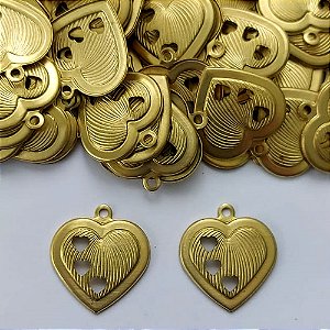 ACESSÓRIO NO BRUTO PRONTO PARA O BANHO - (3.321DA1) CORAÇÃO COM DETALHES VAZADOS LADO ESQUERDO 20MM - PESO TOTAL 1GR - COMPOSIÇÃO: 100% LATÃO - (VENDIDO POR UNIDADE) - BRU0003115