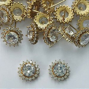BRINCO NO BRUTO PRONTO PARA O BANHO - BRINCO DE PINO FLOR CRAVEJADA EM MICROS ZIRCÔNIAS 13MM - COMPOSIÇÃO: LATÃO / ZIRCÔNIA - PESO TOTAL 4,2GR - BRU15469