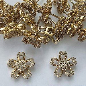 BRINCO NO BRUTO PRONTO PARA O BANHO - BRINCO DE PINO FLOR CRAVEJADA EM MICROS ZIRCÔNIAS 12MM - COMPOSIÇÃO: LATÃO / ZIRCÔNIA - PESO TOTAL 2,8GR - BRU15471