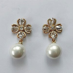 BRINCO NO BRUTO PRONTO PARA O BANHO - BRINCO DE PINO FLOR COM ZIRCÔNIAS E PÉROLA 26MM - (NÃO ACOMPANHA COLA PARA FIXAÇÃO DA PÉROLA) COMPOSIÇÃO: LATÃO / ZIRCÔNIA - PESO TOTAL 3,2GR - BRU15483