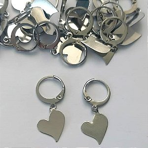 BRINCO EM AÇO INOXIDÁVEL - (CX69) - BRINCOS ARGOLAS DE PRESSÃO COM PINGENTE CORAÇÃO LISO 11MM - COMPOSIÇÃO: AÇO INOXIDÁVEL - AÇO2132