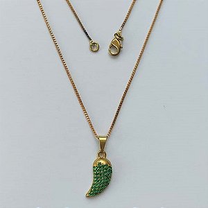 GARGANTILHA NO BRUTO PRONTO PARA O BANHO(CX37) - GARGANTILHA COM CORRENTE VENEZIANA 45CM - PINGENTE PIMENTA COM MICRO ZIRCÔNIAS VERDE 7MM - PESO TOTAL 2,9GR - BRU15553