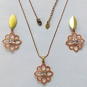 CONJUNTO NO BRUTO PRONTO PARA O BANHO - (CX 31)CONJUNTO COM CORRENTE L-11 45CM COM BRINCO BASE LISA E PINGENTE FLOR COM ZIRCÔNIA  20MM - PESO: 6,6GR - COMPOSIÇÃO: 100% LATÃO - BRU15562