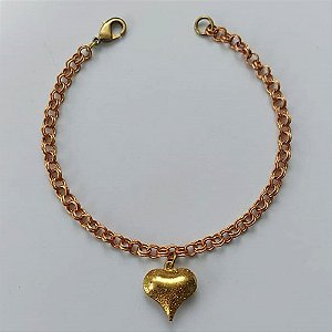 PULSEIRA NO BRUTO PRONTA PARA O BANHO - (L-1067D) PULSEIRA COM ELOS DUPLOS E PINGENTE CORAÇÃO DUPLO COM BRILHOS 16MM - TAMANHO 18CM - LARGURA 4MM - FECHO LAGOSTA - PESO 5,2GR - COMPOSIÇÃO: 100% LATÃO - BRU15622