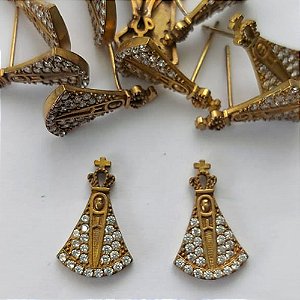 BRINCO NO BRUTO PRONTO PARA O BANHO - BRINCO DE PINO NOSSA SRA APARECIDA CRAVEJADA EM MICROS ZIRCÔNIAS CRISTAIS 17MM - PESO: 1,6GR - COMPOSIÇÃO: LATÃO / ZIRCÔNIA - BRU15638