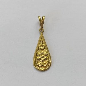 PINGENTE NO BRUTO PRONTO PARA O BANHO - (V2559) PINGENTE GOTA TRABALHADA 22MM - PESO: 0,5GR - COMPOSIÇÃO: 100% LATÃO - BRU15656