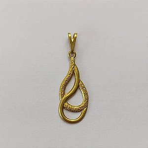 PINGENTE NO BRUTO PRONTO PARA O BANHO - (V2923) PINGENTE GOTA TRABALHADA VAZADA 25MM - PESO: 0,4GR - COMPOSIÇÃO: 100% LATÃO - BRU15657
