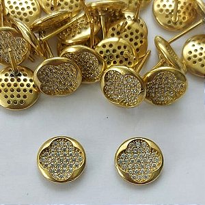 BRINCO NO BRUTO PRONTO PARA O BANHO - (CX.136) BRINCO DE PINO REDONDO CRAVEJADO EM MICROS ZIRCÔNIAS 9MM - PESO: 1,4GR - COMPOSIÇÃO: LATÃO / ZIRCÔNIA - BRU15680