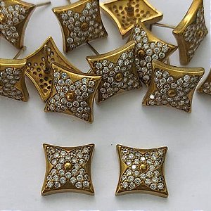 BRINCO NO BRUTO PRONTO PARA O BANHO - (CX.116)  BRINCO DE PINO ESTRELA CRAVEJADO COM MICROS ZIRCÔNIAS 10MM - PESO: 2,7GR - COMPOSIÇÃO: LATÃO / ZIRCÔNIA - BRU15687