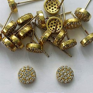 BRINCO NO BRUTO PRONTO PARA O BANHO -  (CX.17) BRINCO DE PINO REDONDO PEQUENO CRAVEJADO COM MICROS ZIRCÔNIAS 6MM - PESO: 0,8GR - COMPOSIÇÃO: LATÃO / ZIRCÔNIA - BRU15689