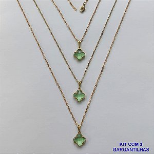 GARGANTILHA NO BRUTO PRONTA PARA O BANHO - KIT COM 3 CORRENTES CADEADOS 45CM E PINGENTES TIPO VAN CLEEF EM VIDRO VERDE 10MM - PESO TOTAL 6GR - BRU15704